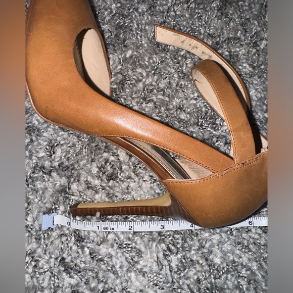 Brown Guess Heels. Size 8 - Picture 4 of 6